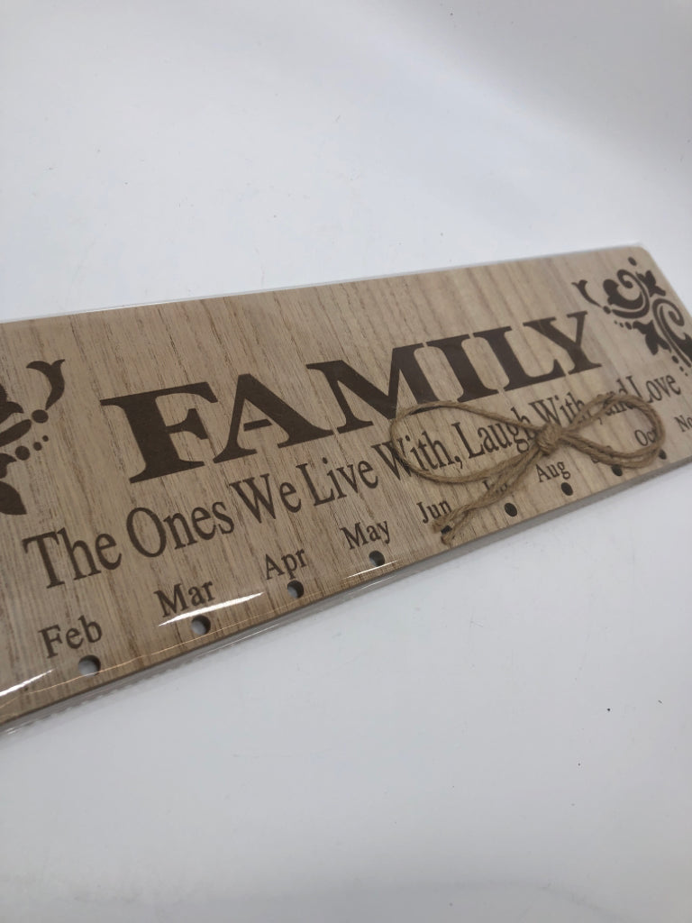 WOODEN FAMILY BIRTHDAY REMINDER CALENDAR.