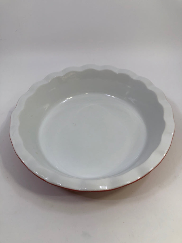 RED & WHITE STONEWARE PIE PLATE W/ WAVY EDGE.