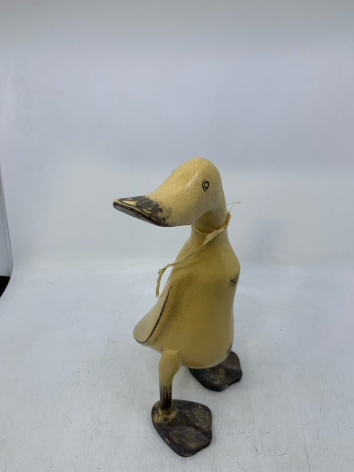 WOOD YELLOW DUCK.