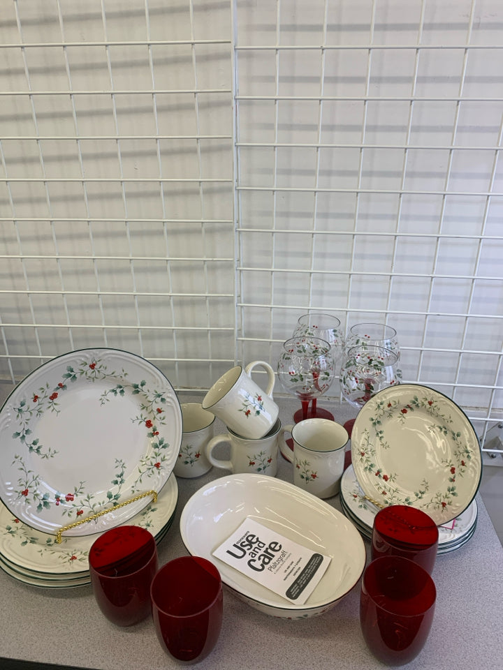 21 PC WINTERBERRY SERVING SET- SVC 4.