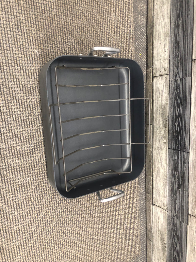2 PC METAL ROASTING PAN W/ INSERT.
