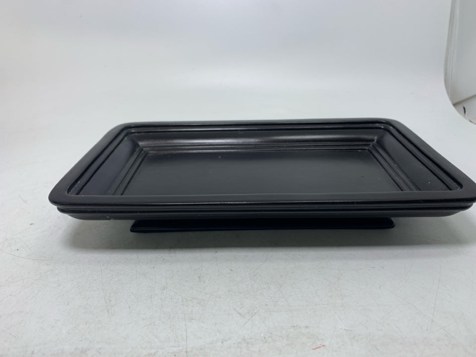 FOOTED BLACK RECTANGLE TRAY.