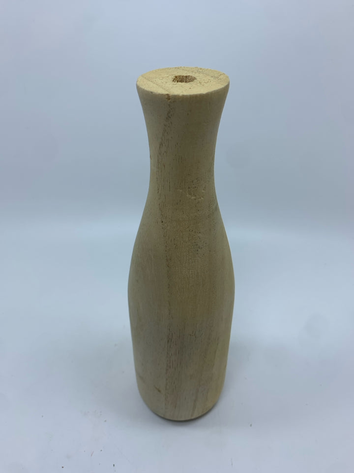 RAW WOOD VASE.