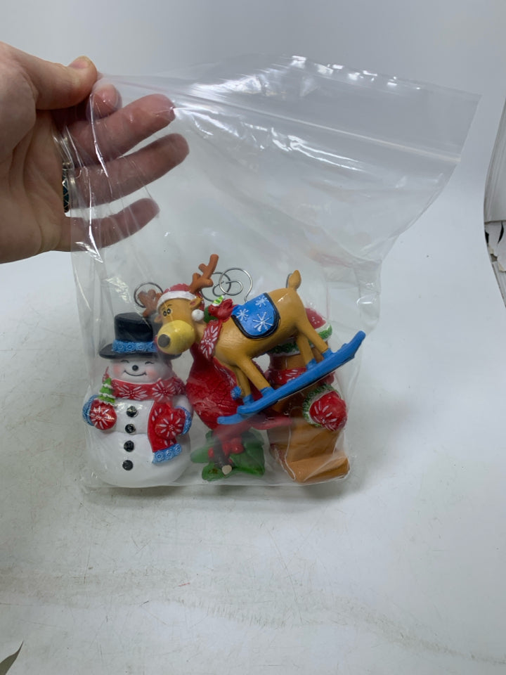 4 RESIN ASSORTED TEMPTATIONS CHARACTERS PHOTO HOLDERS IN BAG.