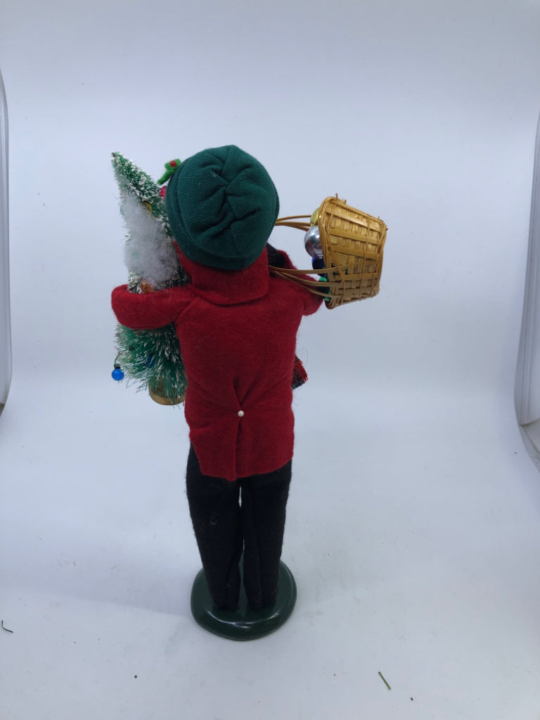 1996 BYERS' CHOICE CAROLER W BASKET AND TREE.