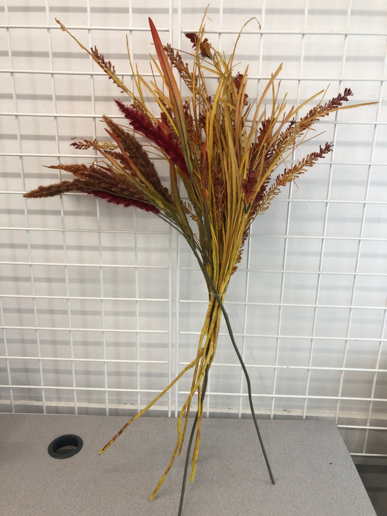 AUTUMN DRIED GRASS BUNDLE.