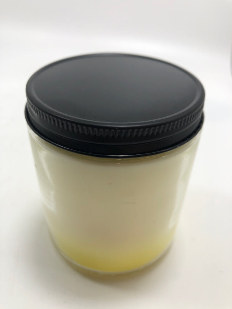 BB WORKS CRISP APPLE CANDLE.