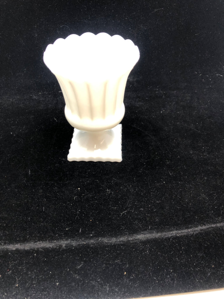 VTG MILK GLASS PEDESTAL PLANTER.