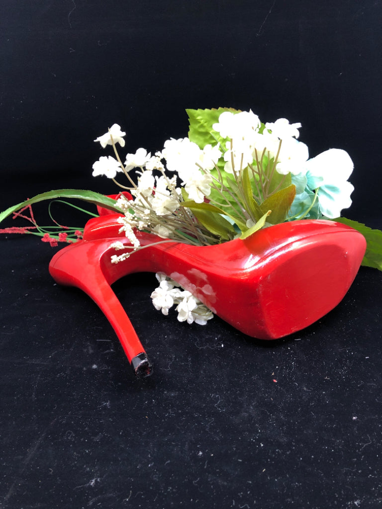 RESIN RED HIGH HEEL W/ FAUX BOUQUET.
