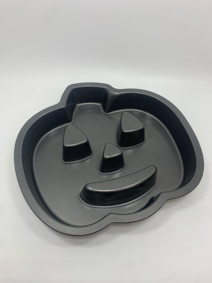 WILTON JACK-O-LANTERN CAKE PAN.