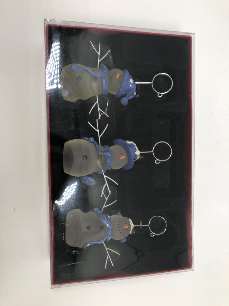 3 GLASS SNOWMAN PHOTO HOLDERS.