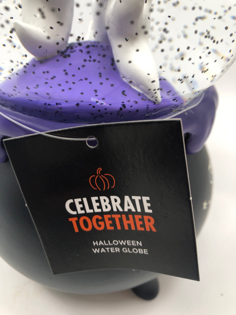 NWT "STIRRING UP MAGIC" GHOST WATER GLOBE.