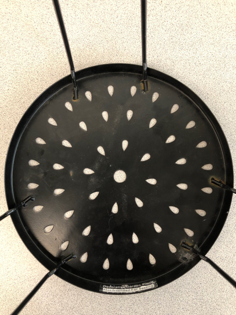 METAL CUT-OUT END TABLE/PLANT STAND.