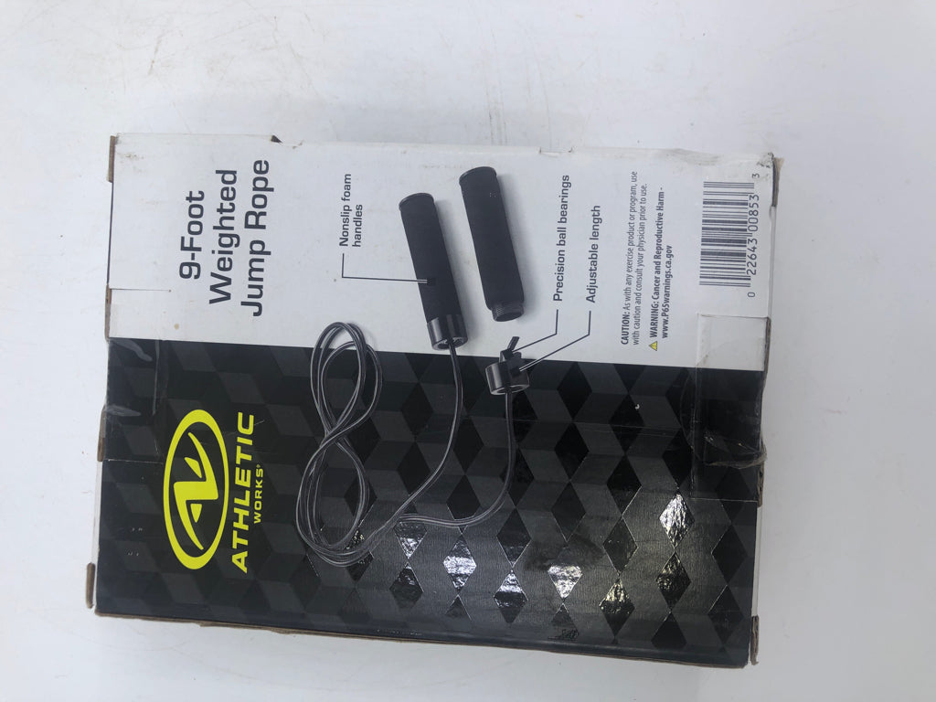 NIP WEIGHTED JUMP ROPE.