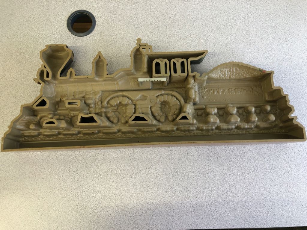 VTG PLASTIC THE N PERRY GREEN/RED TRAIN WALL HANGING BURWOOD PRODUCTS.