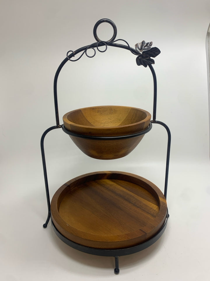 2 TIER METAL SERVING STAND W/BAMBOO PLATE AND BOWL.