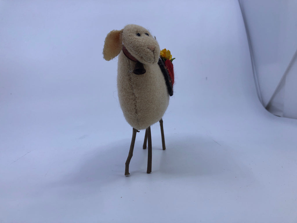 PRIMITIVE PLUSH SHEEP.