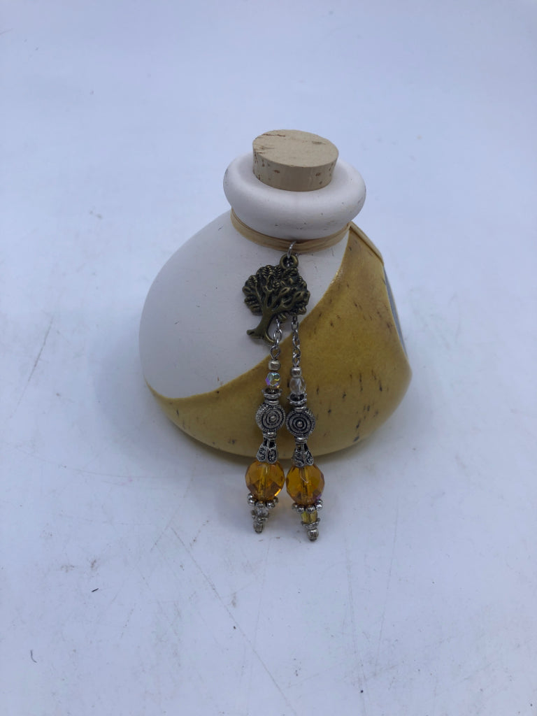 SMALL TWO TONED VASE W PALM AND CORK.