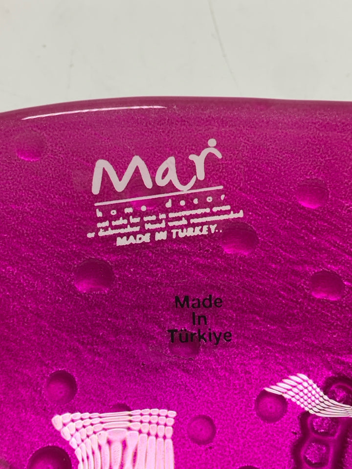 FUCHSIA GLASS PLATE W/PAISLEY PATTERN.