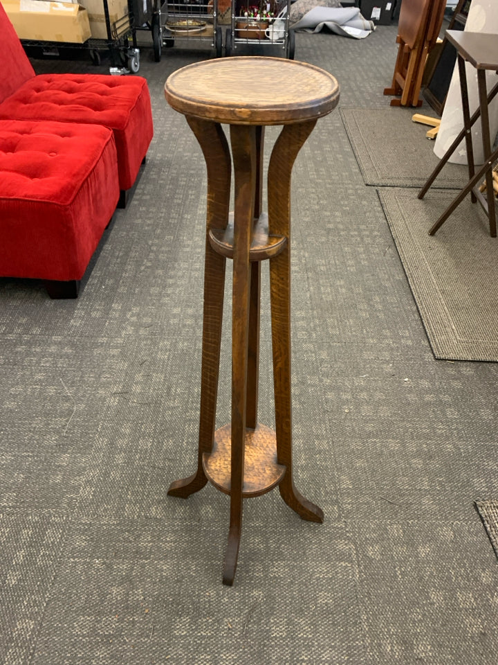VTG WOODEN PLANT STAND.