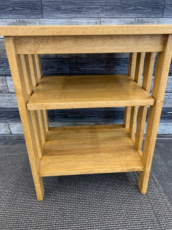 SMALL WOOD SIDE TABLE W 2 SHELVES.