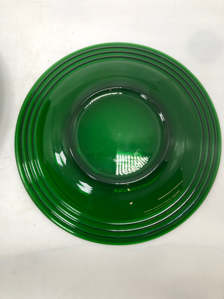 6 GREEN GLASS PLATES W/TEXTURED RIM.
