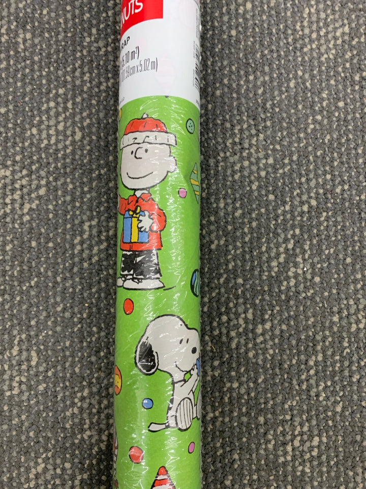 NIP SNOOPY CHRISTMAS GIFT WRAP.