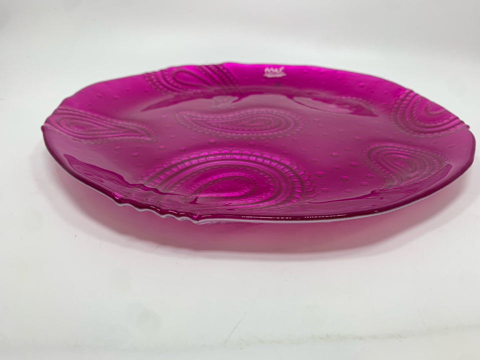 FUCHSIA GLASS PLATE W/PAISLEY PATTERN.