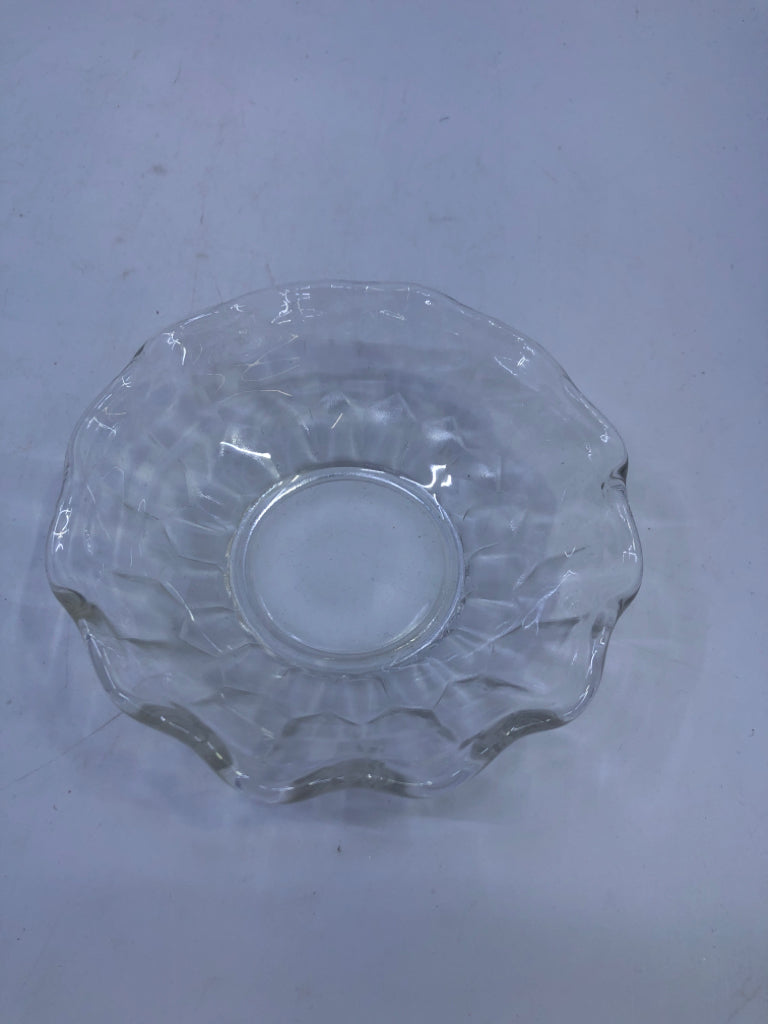 3 RUFFLED GLASS BOWLS.
