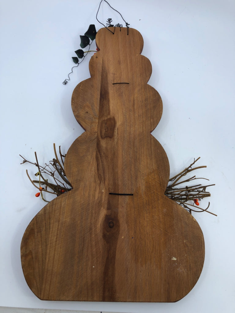 STACKED PUMPKIN WOOD WALL HANGING W PIP BERRIES.