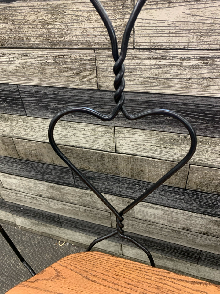 WOOD BENCH W/BLACK WIRE HEART BACK REST.