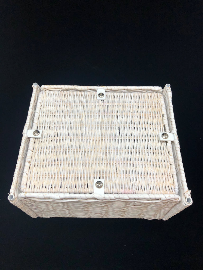WHITE WICKER BASKET.