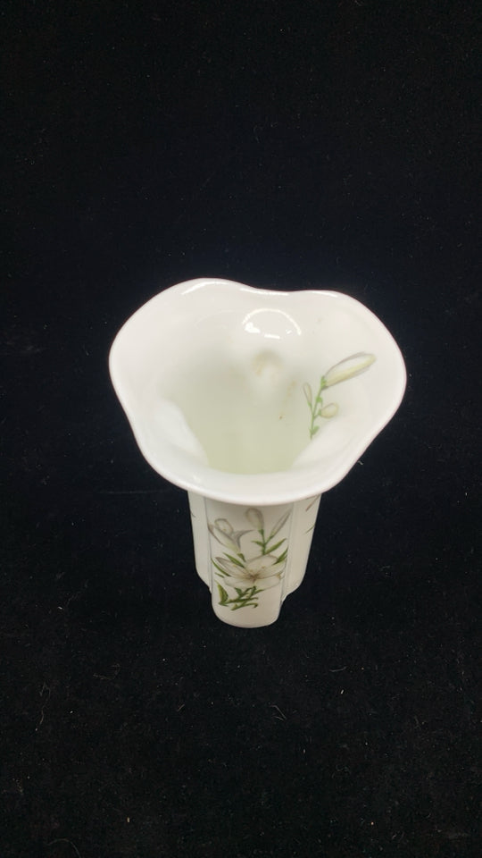 CALLA LILY PAINTED BUD VASE.