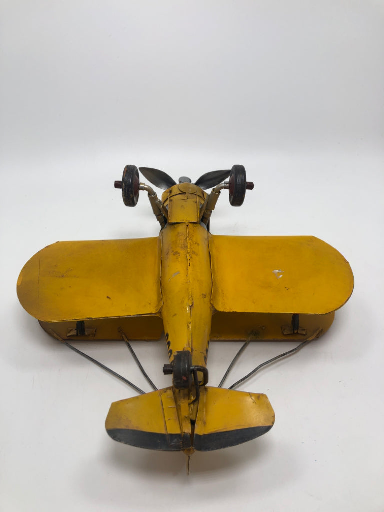 VTG-STYLE YELLOW DECOR PLANE.