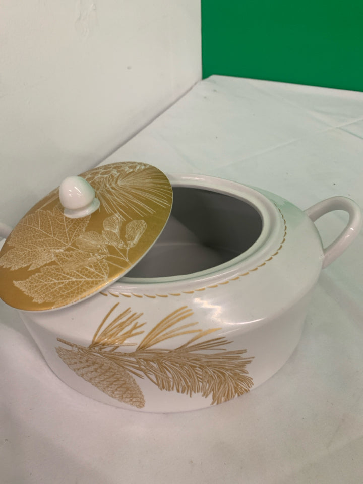 LEAF PATTERN SERVING DISH W LID AND HANDLES.