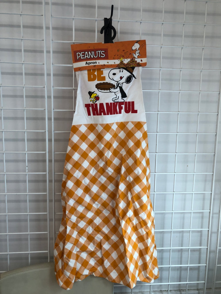 NWT PEANUTS THANKSGIVING APRON.