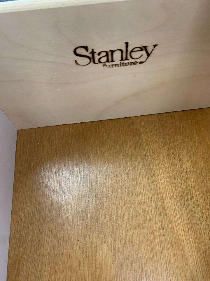 3-SHELF GRAY & WHITE CABINET W/SCALLOP TOP & 2 DRAWERS.