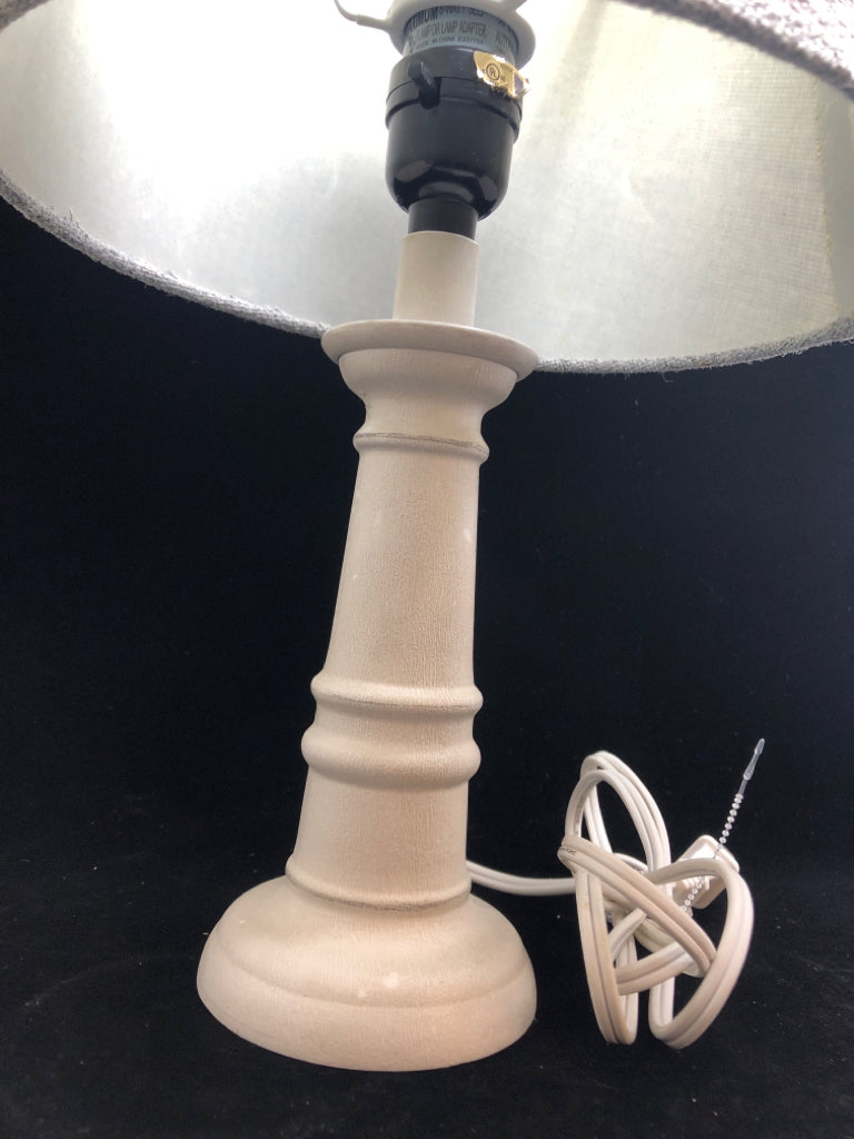 WHITE WOOD LAMP W/GREY FABRIC SHADE.