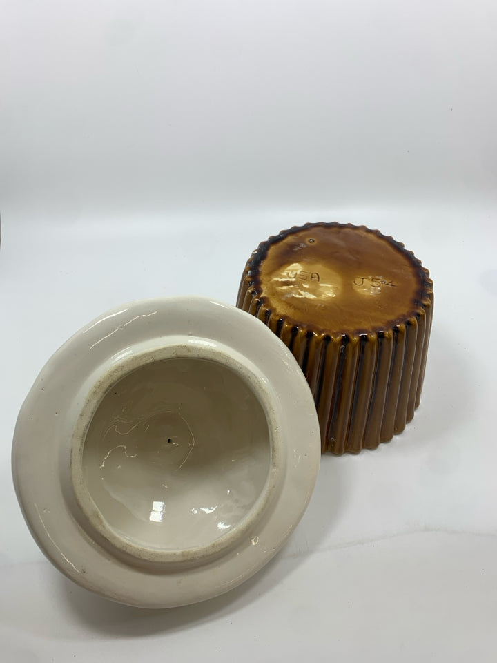 VTG CUPCAKE COOKIE JAR MADE IN USA.