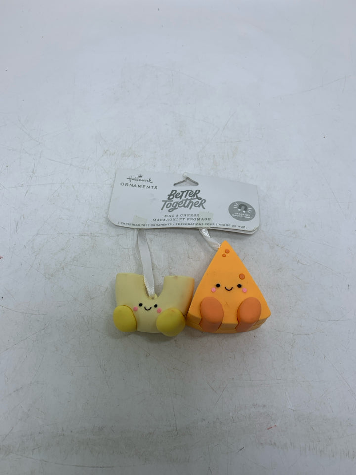 HALLMARK BETTER TOGETHER MAGNET MAC & CHEESE ORNAMENTS IN PACKAGE.