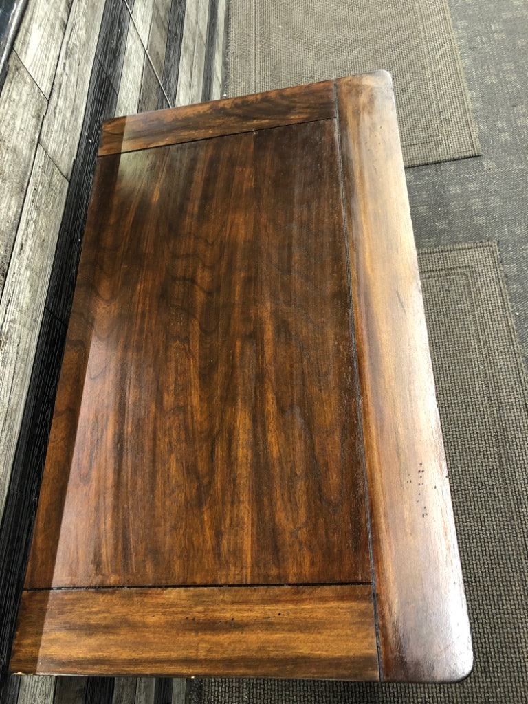 DARK CHERRY SIDE TABLE W/VTG METAL HANDLES & GLASS COVER ON WHEELS.