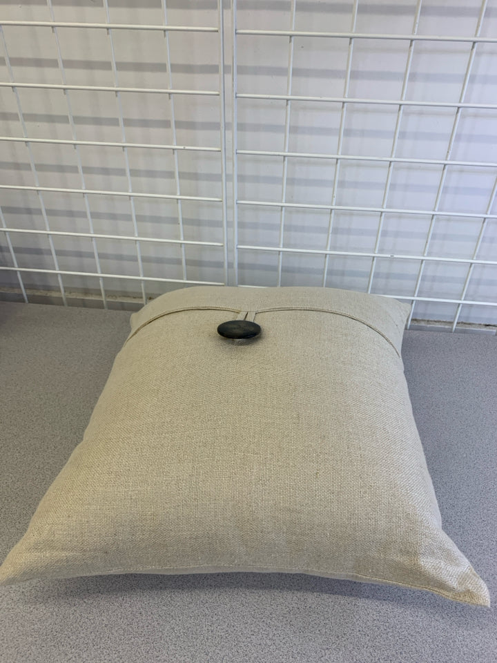 CANVAS PILLOW W/BUTTON.