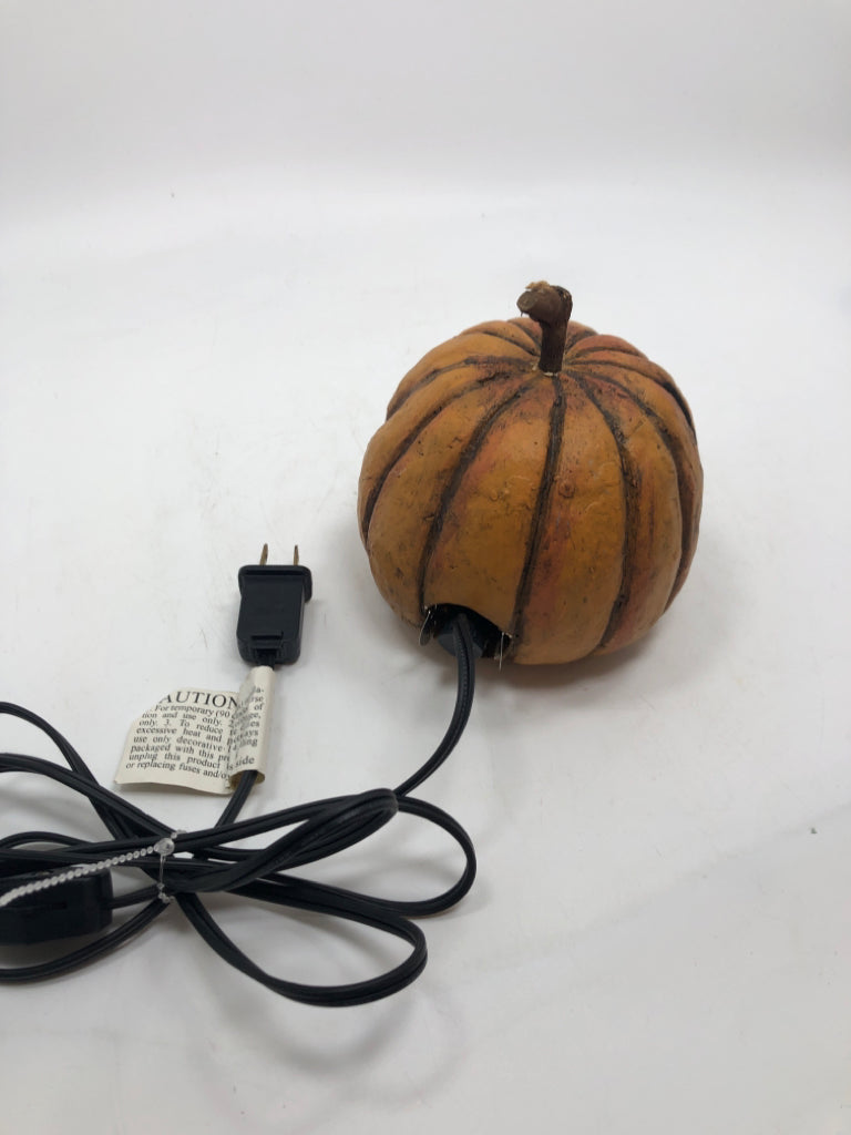 RESIN JACK O LANTERN LIGHT.