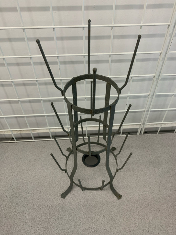 VTG-STYLE METAL MUG TREE.