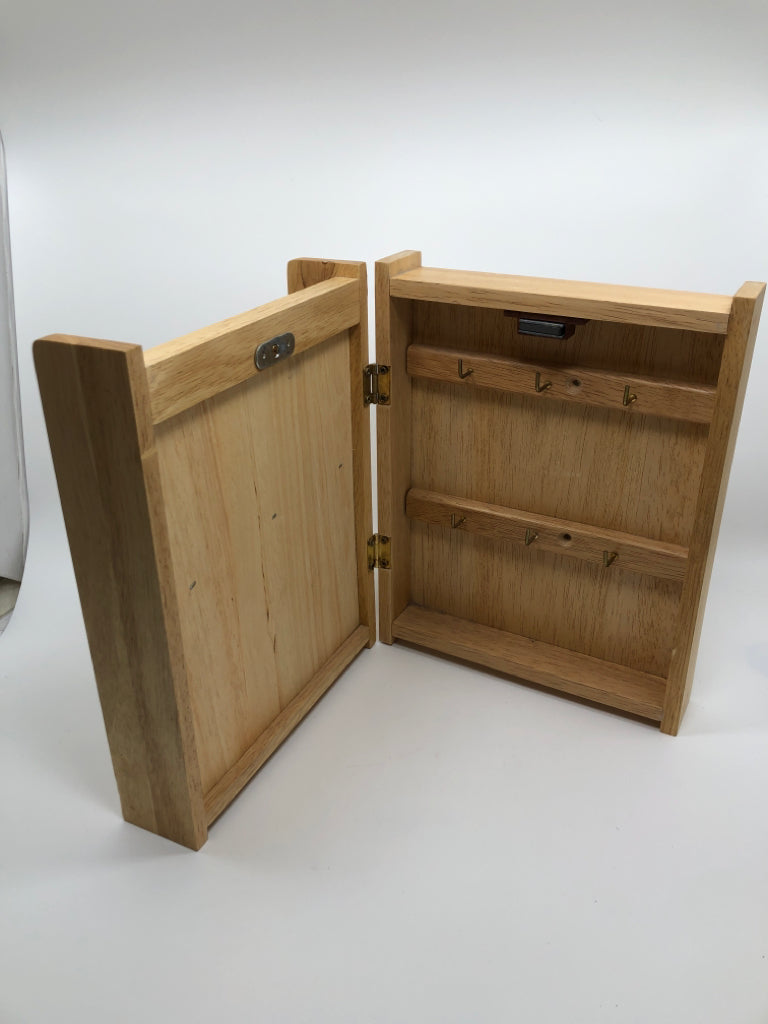 BAMBOO MAIL AND KEY SORTER.