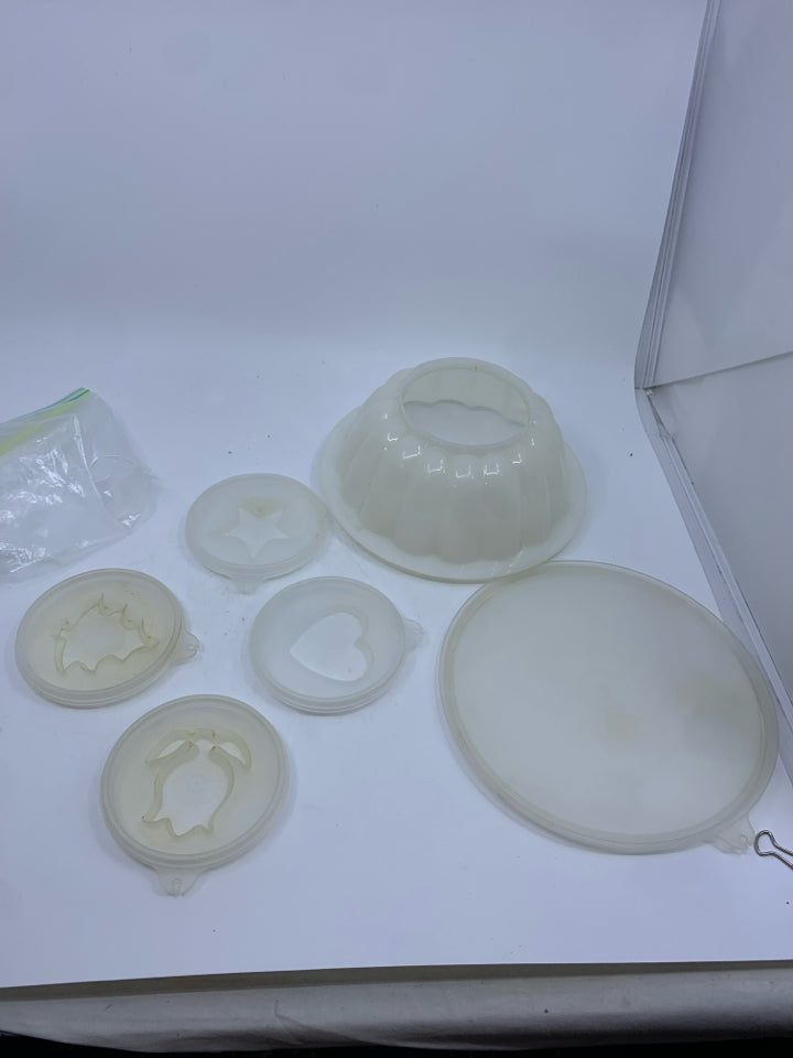 VTG CREAM TUPPERWARE JELLO MOLD.