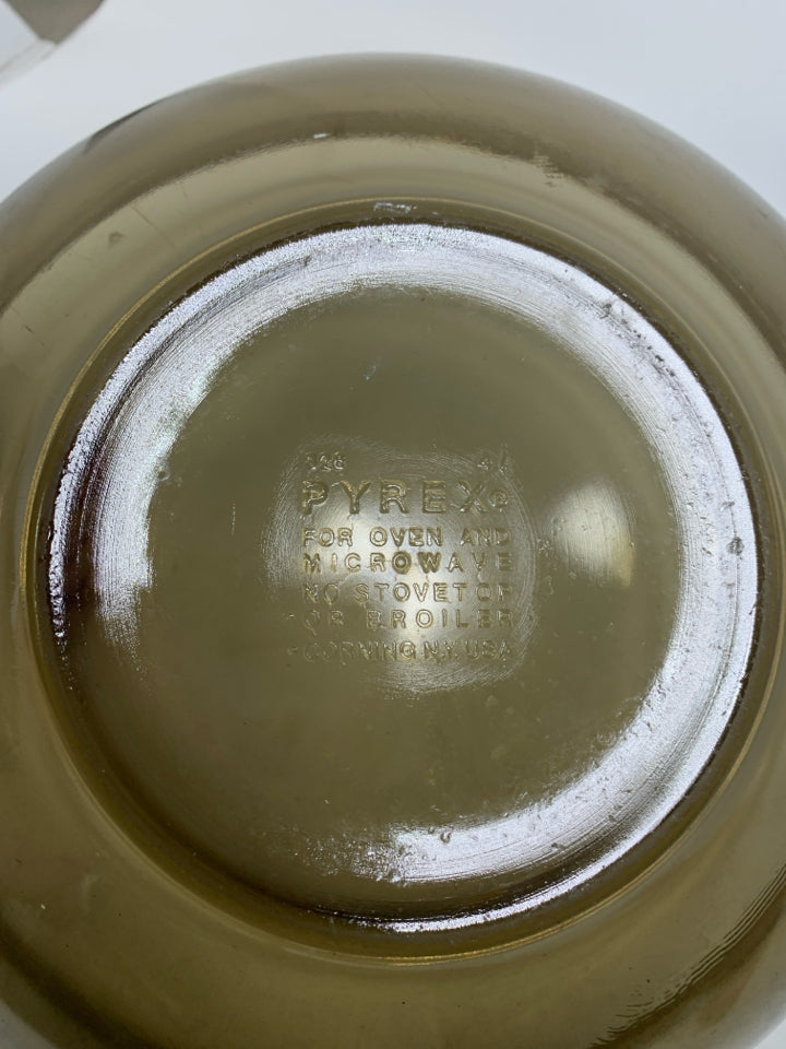 LARGE GLASS MIXING BOWL.