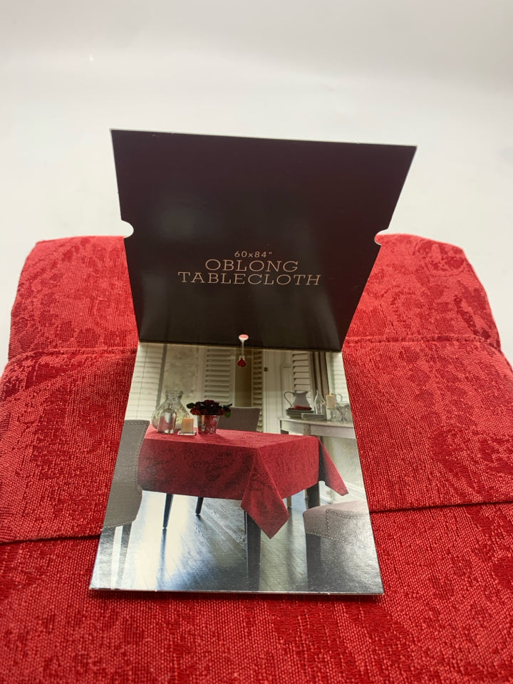 NIP RED OBLONG THRESHOLD TABLECLOTH.