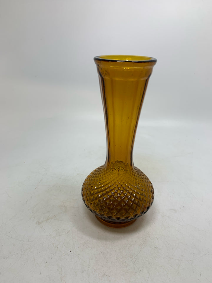 GLASS DIAMOND PATTERN BASE W/ SKINNY NECK.