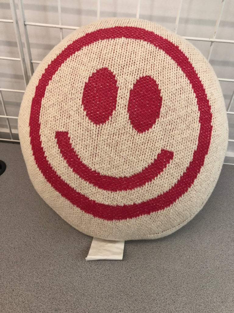 PINK SMILE KNITTED PILLOW.